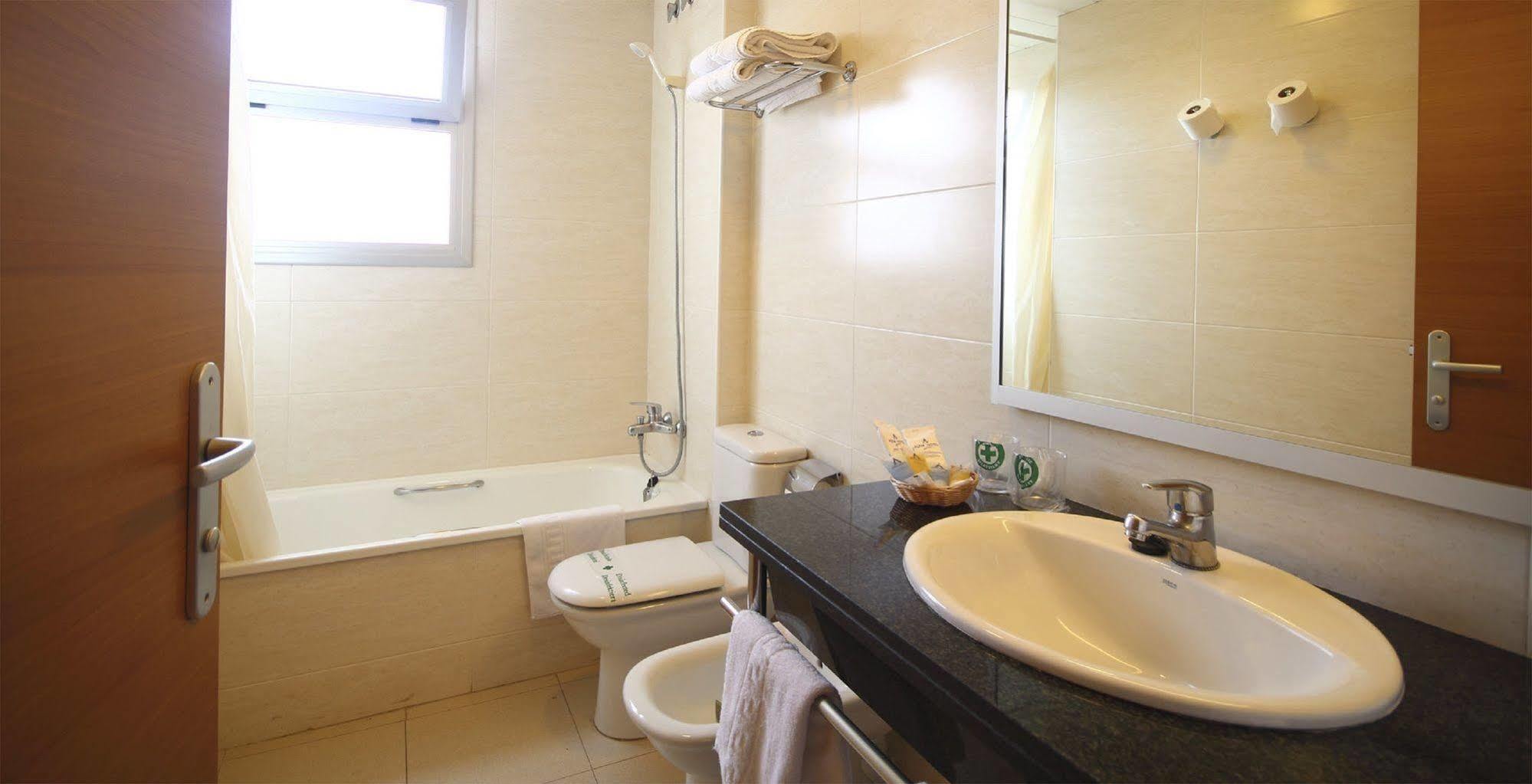 Aqua Hotel Nostre Mar Apartments Pineda de Mar Ngoại thất bức ảnh